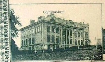 Část pohlednice s gymnáziem (1925)