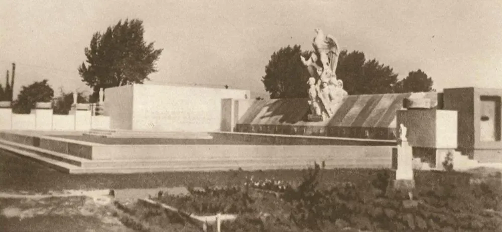 Fotografie památníku krátce po vybudování (1928)